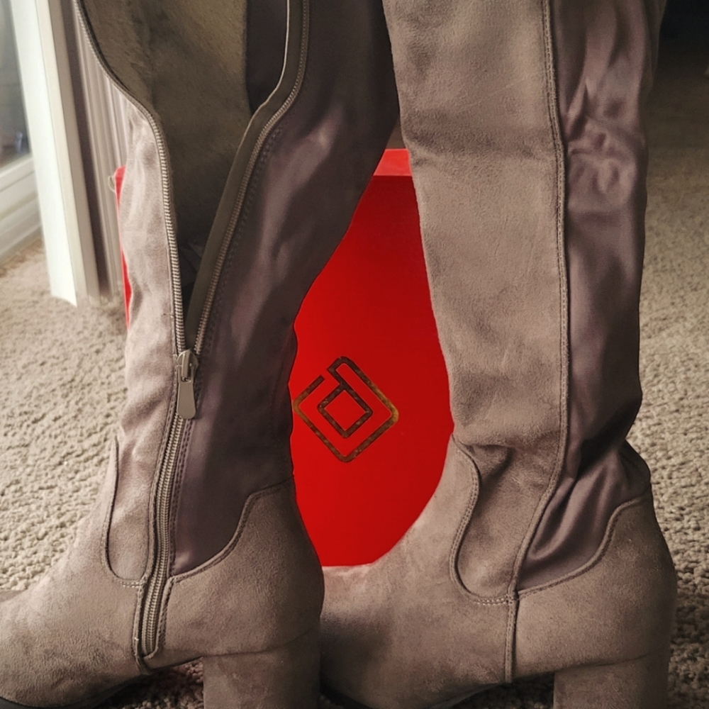 Khaki Women's OverThe Knee Boots Block Heel Thigh High Boots. Sz 7